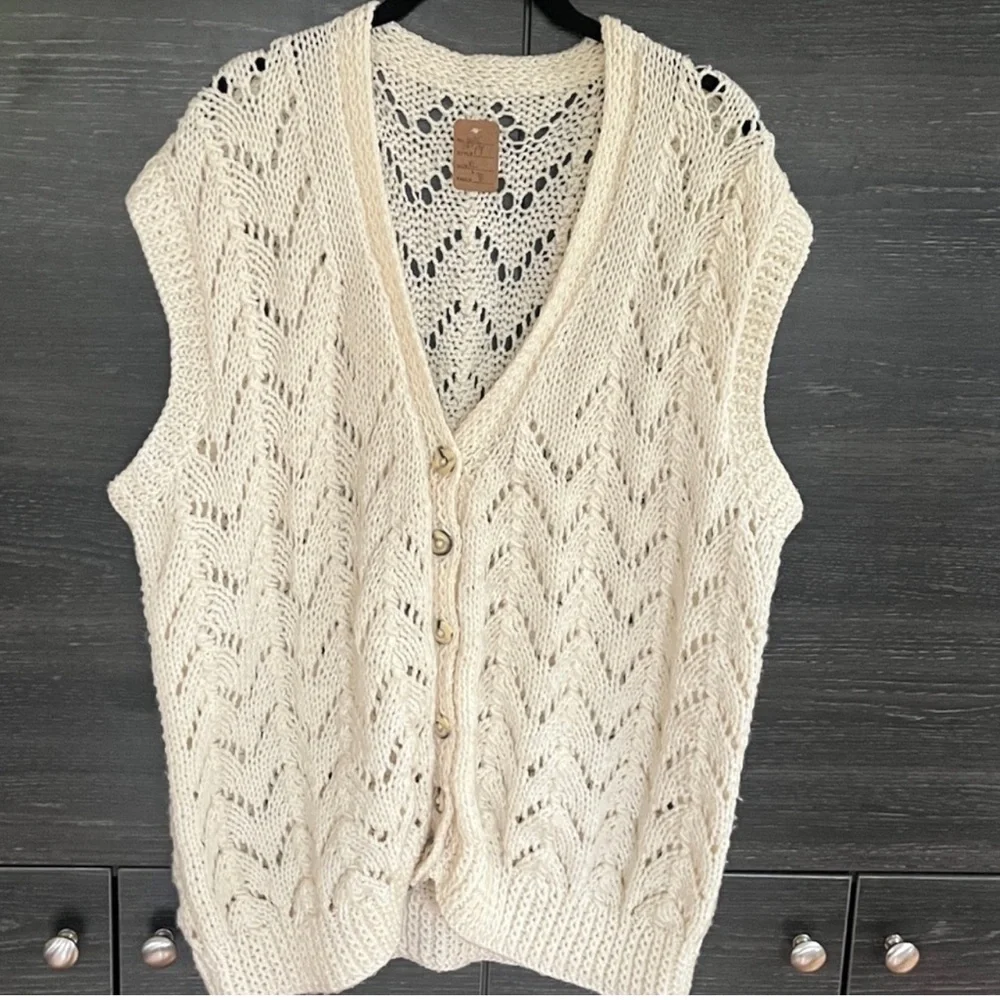 ✨ Soft and Cozy Hand Knit Cream Vintage Vest - Picture 1 of 7